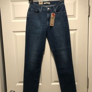 Levi’s Women’s Classic Mid-Rise Skinny Jeans 8M/ 29W30L NWT